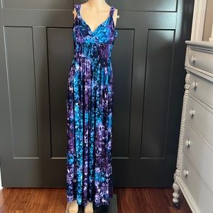Women’s knit maxi dress.